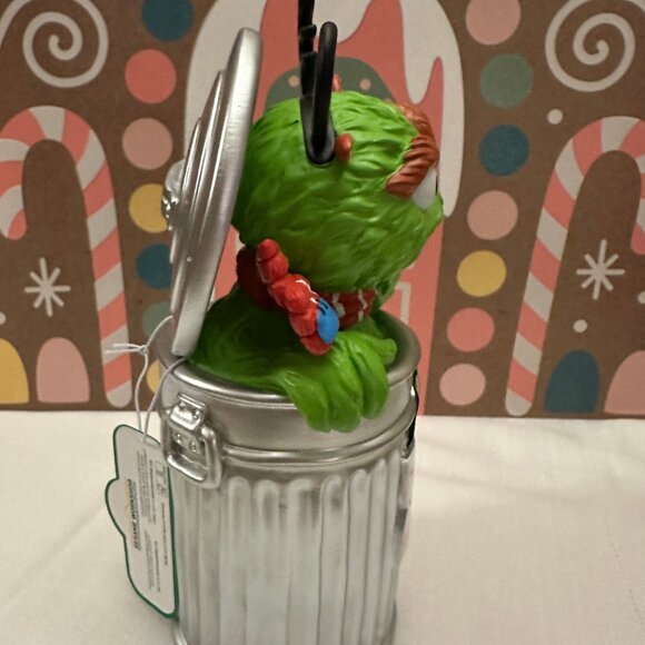 Sesame Street Oscar The Grouch Bah Humbug 10" Christmas Figurine NWT - 2025 HTF - Picture 3 of 6